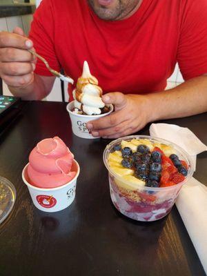 Frozen yogurts and acai bowl