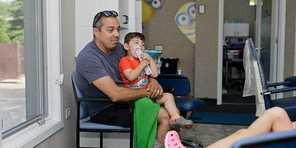 A patient's family watching a pleasant cleaning.