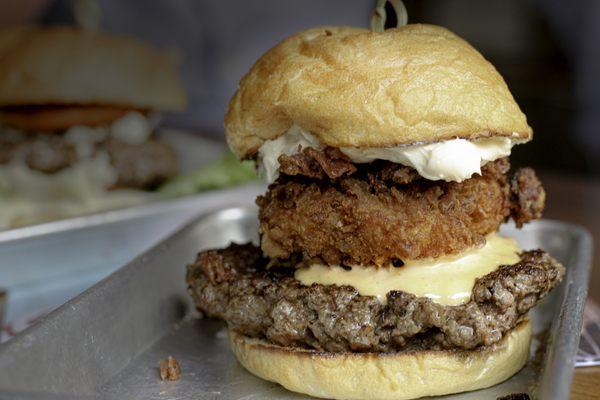 American Burger - bacon crumbles, fried mac' n'cheese,
beer cheese sauce, sriracha mayo