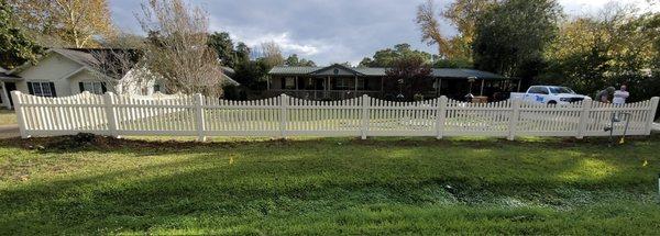 4ft Vinyl Picket Fence