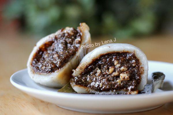 Inside of Perilla and Peanut Ye'Er Ba 紫苏馅叶儿粑 ($1.50 each) - steamed glutinous rice flour dessert, kind of like tangyuan/mochi