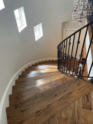 Upper hardwood stairwell