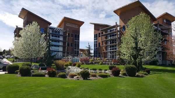 Beautifully maintained landscape in Kennewick, Washington, by Heritage Professional Maintenance.