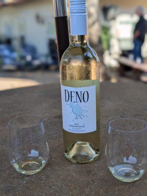 Enjoying live music and a delicious bottle of Deno wine!