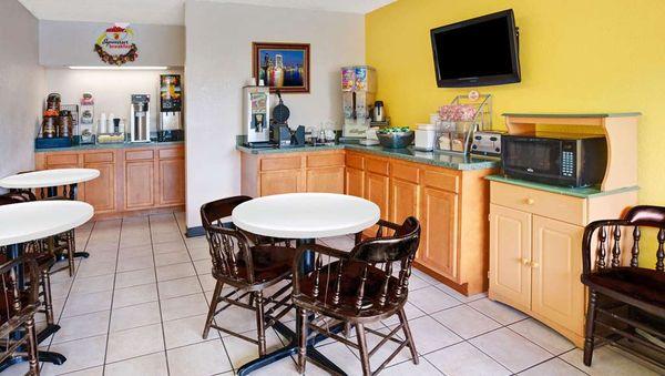 MH JacksonvilleDowntown Jacksonville FL Property BreakfastArea