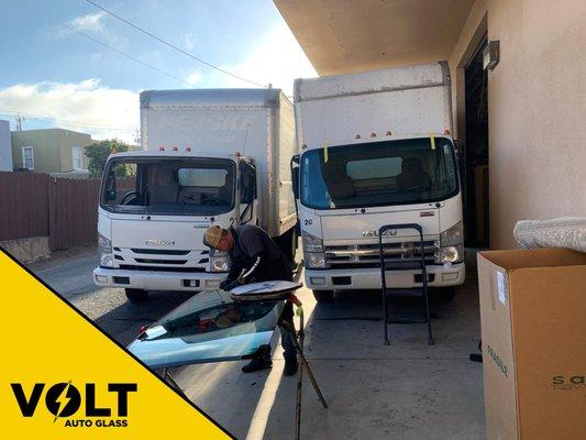 Box truck windshield replacement