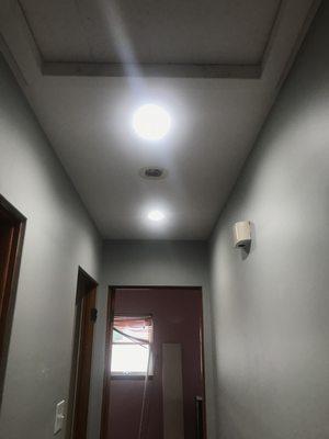 2 Recessed lights connected to single switch in Hallway.