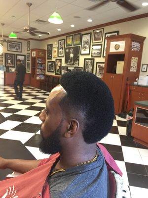 V's Barbershop - Barber Anthony