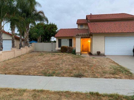 A front yard in need of do over.