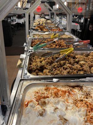 Extensive buffet line