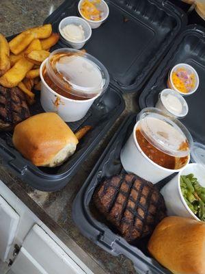 Texas Roadhouse jacked out order up!!! It's always something when you order online for pickup. Seems like they can't ever get shit right.