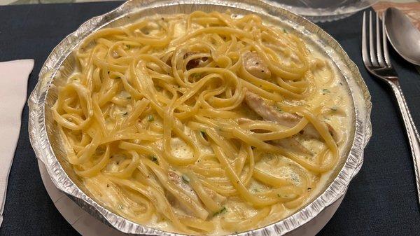 Linguini alfredo with chicken