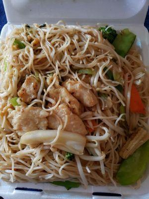 Gluten Free Stir Fried Chicken And Rice Noodle!  Absolutely delicious, great portion, and fresh veggies!!!