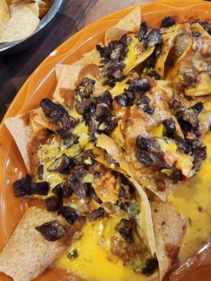 Supreme nachos with beef fajita