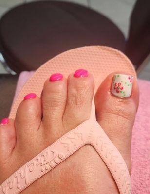 A perfect flower design from Susan who did a great job on my pedicure