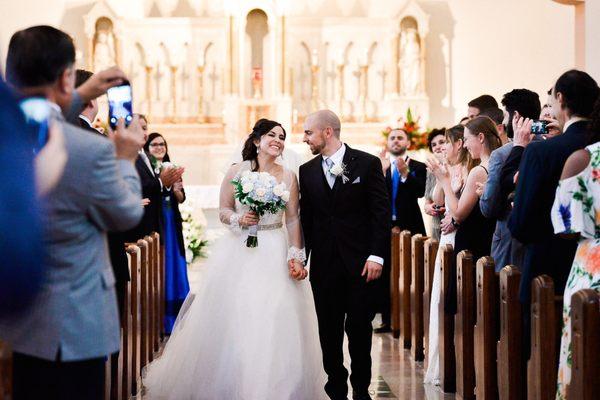 Walking out - © Carol Solorzano - Wedding Photographer - www.dcorzo.com