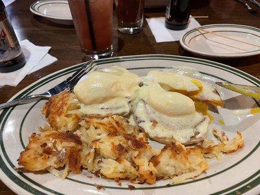 Eggs Benedict and cheesy hash browns