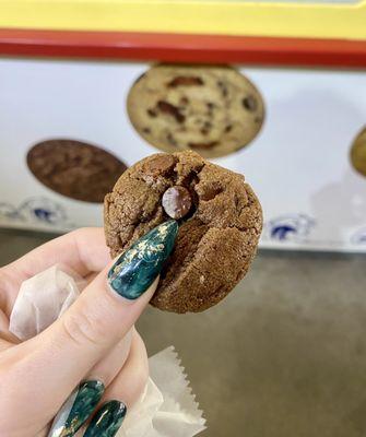 Free sample mini cookie of the Double Fudge