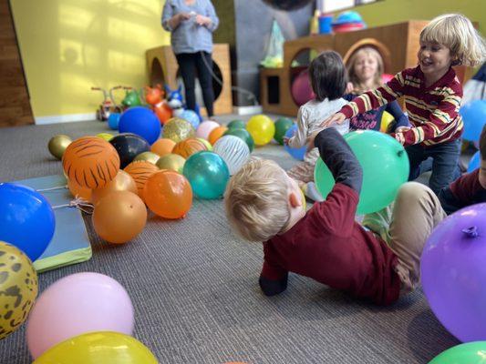 Balloon drop is a hit with he preschool crowd