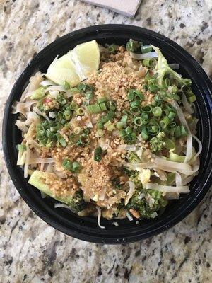 Spicy vegetable pad thai