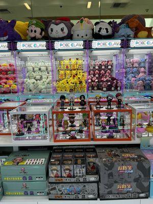 Claw machines with such cute plushies!!