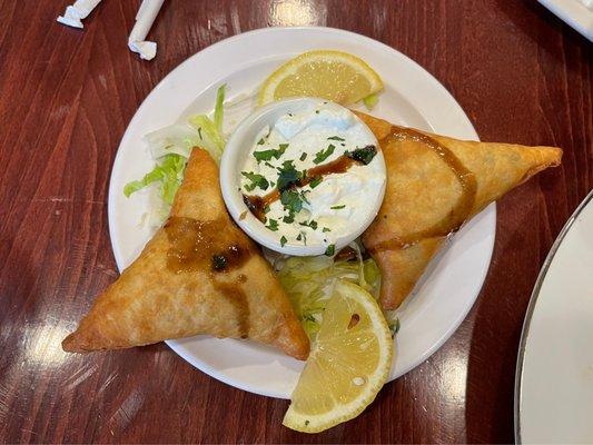 2 Pieces Sambusa (these are the beef, they also have cheese) Delicious