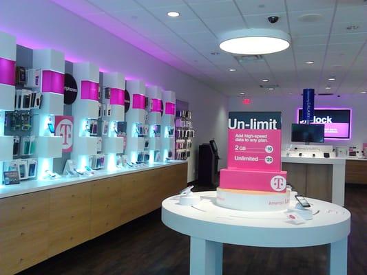 T-Mobile store at Yonkers Shopping Center