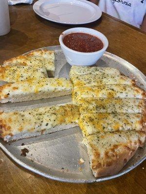 Cheesy bread with marinara sauce