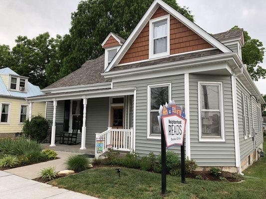 Neighborhood Reads Books and Gifts in historic downtown Washington, MO.