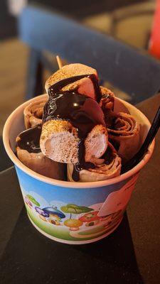 S'mores rolled ice cream