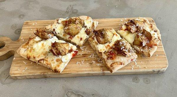 Flatbread 'pizza' w/ hot honey.