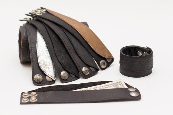 Hidden wallet leather bracelet