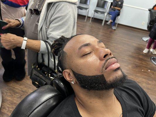 Beard tinting for men