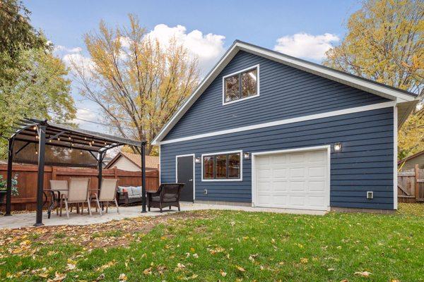 Rare 2 story garage in St. Paul/Mac-Grove Neighborhood