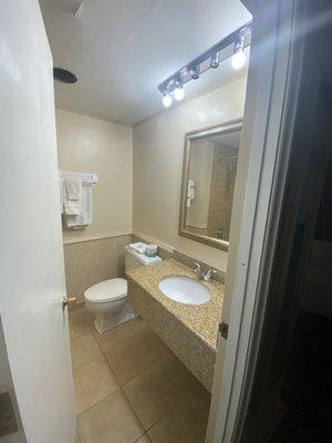 First time that I've ever seen a vanity actually in the bathroom. Not bad, minus a few missing lightbulbs