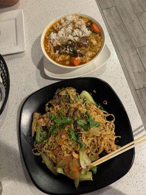 Had the house stir fry soft egg noodles and Vietnamese beef stew, both very delicious !!! Beef stew didn't have that many veggies tho.