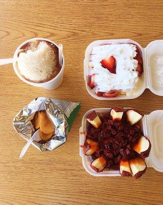 Vanilla Raspado w/lechera, Fresas con Crema, Ruffles w/cheese, Manzana Loca