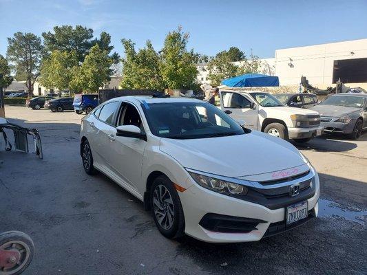 Front windshield repair new moldings