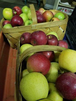 Make sure to get baskets and a wagon before heading to the orchard. They let you use them for free.