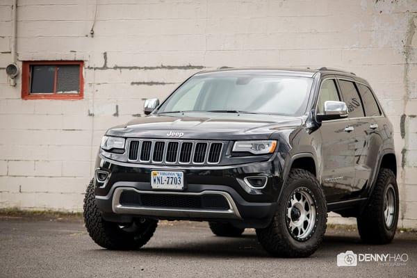 2014 Jeep Grand Cherokee Limited V8 Hemi 4x4 with a 3 inch lift on 33" tires. Thanks Trendsetters!