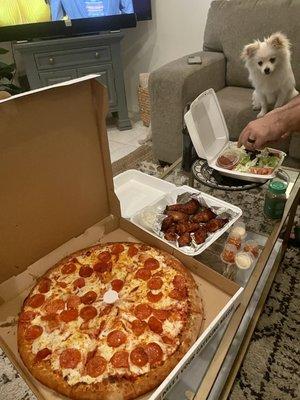 Pepperoni pizza, Chicken Wings, Dinner Salad