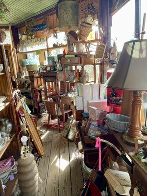 OMG - i only review eats but I HAD TO post these pics/vids - SO SO GOOD - vintage, antiques, unique finds! Also Luckett's Store 1 mi away!