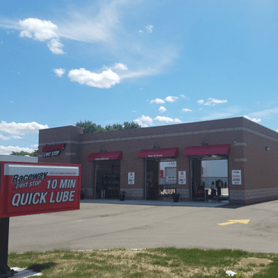 #Racewaypitstop changing the face of the oil change industry with our new state of the art facility! #oilchange #livonia #redford