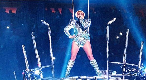 GaGa just murdered the halftime show. Yessss!!