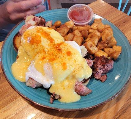 Irish eggs benedict (hash, potatoes, eggs benedict)