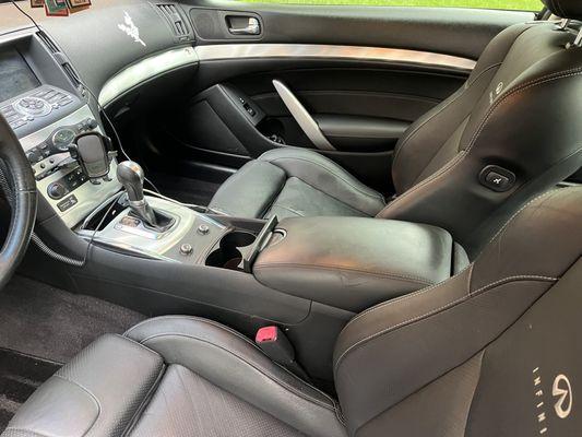 Interior of Infiniti G37