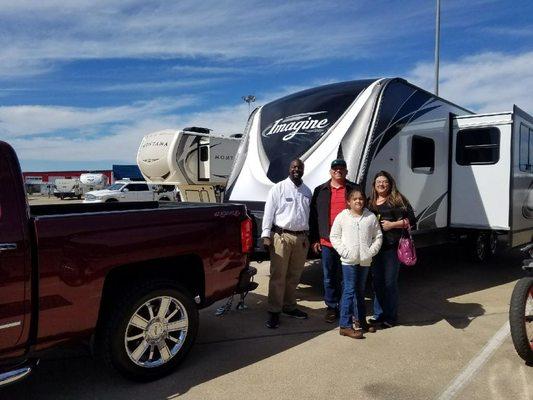 Congrats and thank you go out to the Luevano family on the purchase of the #2018 Grand Design RV Imagine 2800bh! What an amazing #RV!