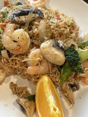 Shrimp thai chow mein