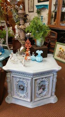 Not your typical antique mall...we show you how to use quality vintage in your modern home!