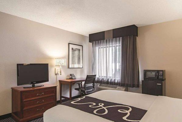 Howard Johnson By Wyndham Sacramento Downtown